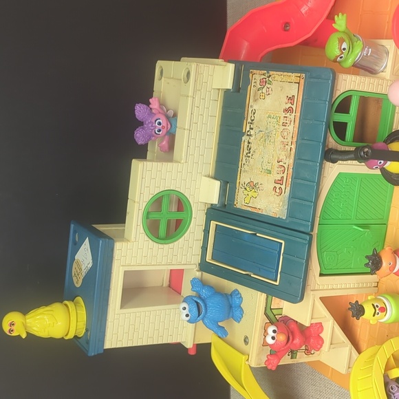 #11 Sesame Street Clubhouse #937, slide & figures, little people Fisher Price - Picture 10 of 16
